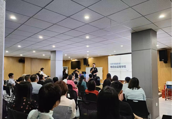 香港亚商金融博士在读,前资本公司运营总监,国家认证高级企业培训师
